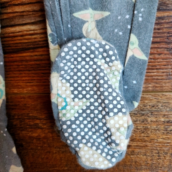 Pottery Barn Star Wars Baby Yoda Onesie sz 12-18 months - Picture 6 of 6